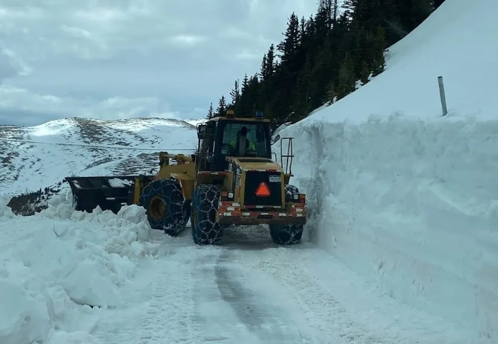 Independence Pass road conditions