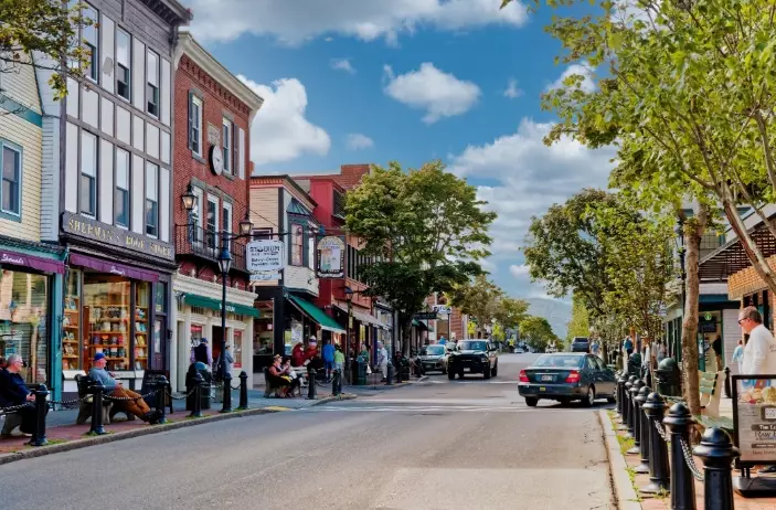 What major city is closest to Sequoia National Park?