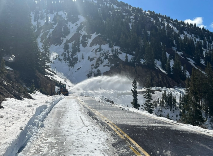 Independence Pass road conditions