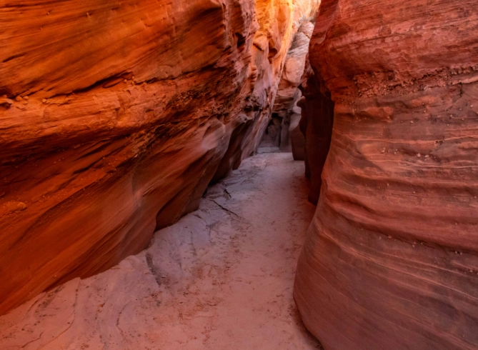 antelope canyon vs waterhole canyon