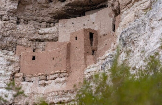 Sinagua cliff dwellings