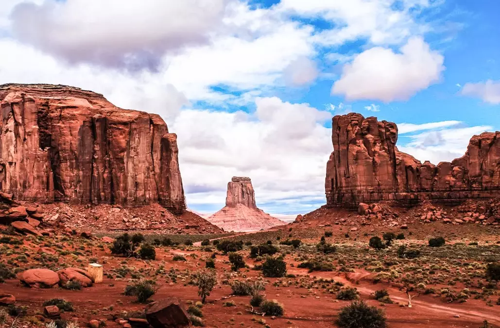 Is Monument Valley in Arizona or Utah?