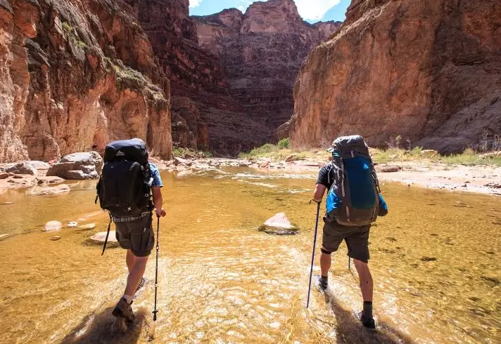 hiking Arizona canyons